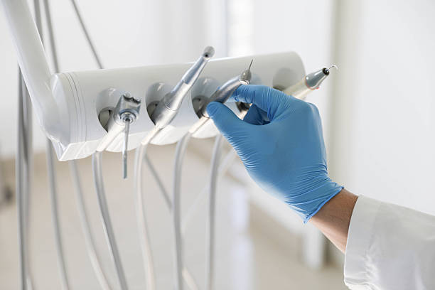 Professional Emergency Dentist technician working in Land O' Lakes, FL